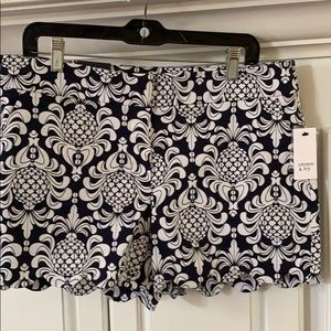 NWT Crown & Ivy Cotton Scalloped Shorts 🌸